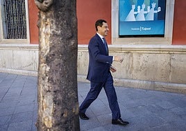 Moreno, a su llegada este martes a la Fundación Cajasol en Sevilla.