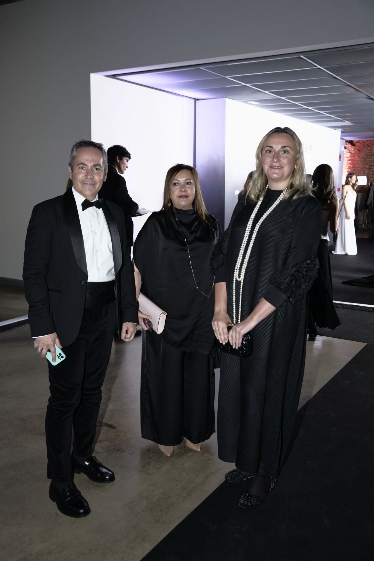 Alfonso Aldeyturriaga, subdirector de ABC, Mar Domínguez, directora de Colpisa, y Marta Montoro, directora de la Fundación Cátedra China.