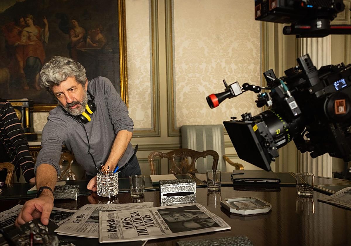 Alberto Rodríguez, durante el rodaje de la serie.