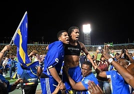 Jugadores de Curaçao celebran la insólita clasificación al Mundial.