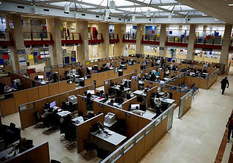 El Gobierno ofrece subir el sueldo a los funcionarios un 10% hasta 2028