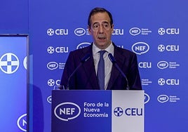 El consejero delegado de CaixaBank, Gonzalo Gortázar, participa en el Foro Nueva Economía celebrado en Madrid