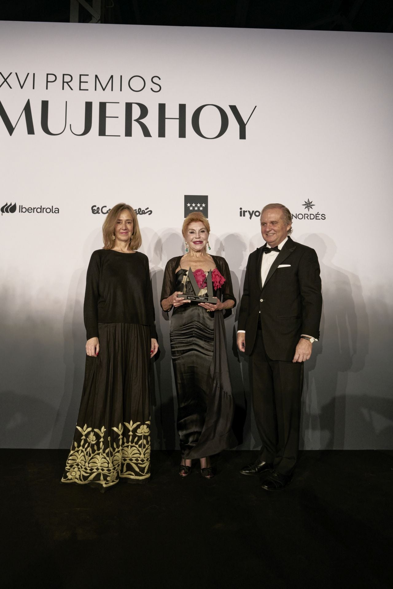 Ana Porto, directora global de Comunicación de Telefónica, la baronesa Carmen Thyssen-Bornemisza y el presidente de Vocento Ignacio Ybarra.