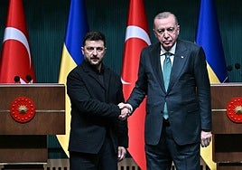 Volodímir Zelenski y Recep Tayyip Erdogan durante su encuentro este miércoles en Ankara.
