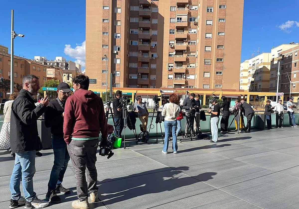 Medios de comunicación, a la espera de declaraciones en la puerta de la Ciudad de la Justicia.