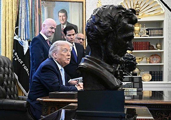El presidente estadounidense, Donald Trump, en una reunión en el Despacho Oval de la Casa Blanca.