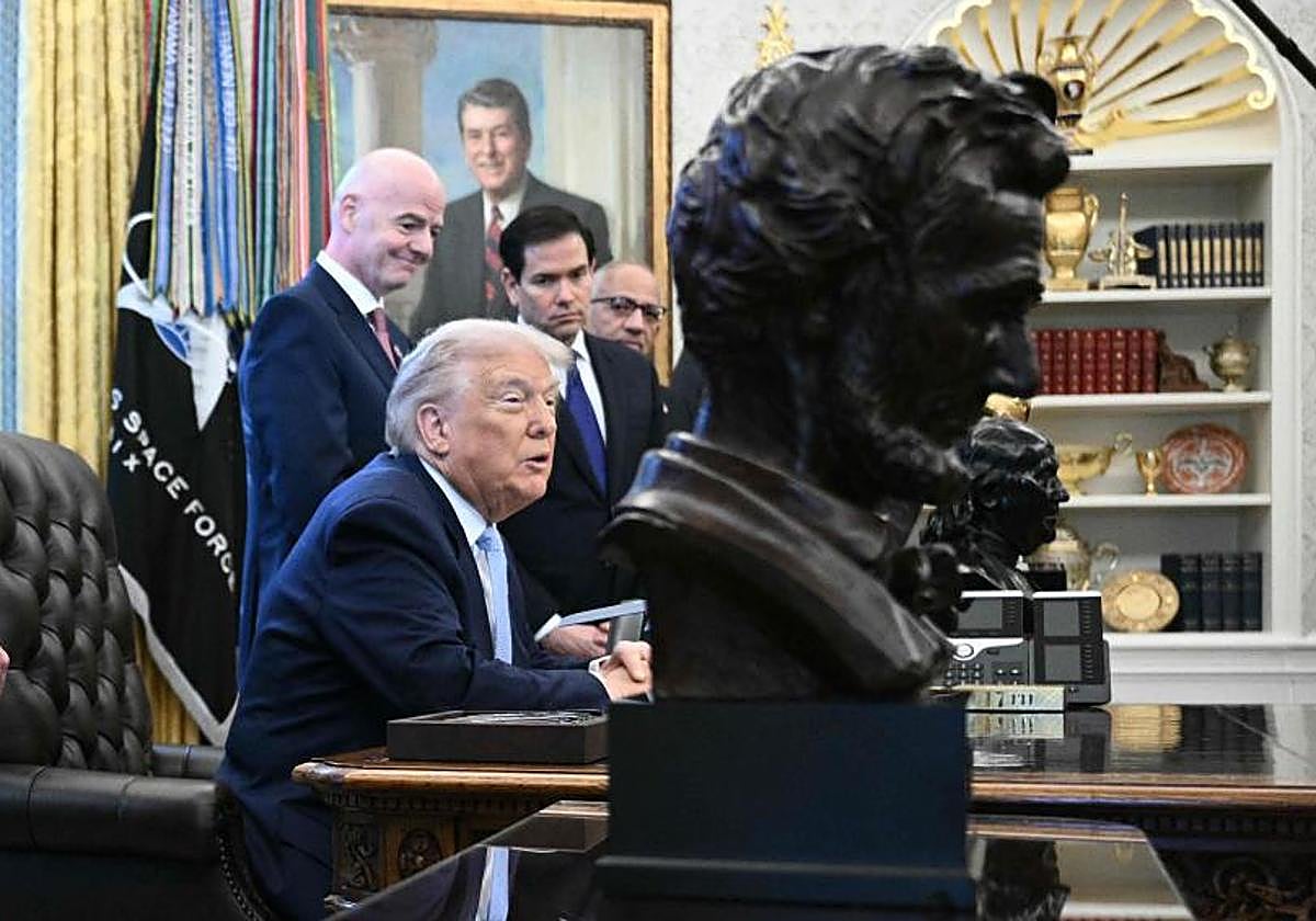 El presidente estadounidense, Donald Trump, en una reunión en el Despacho Oval de la Casa Blanca.