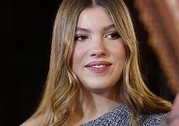 La infanta Sofía estrena total look de Vogana en la entrega del Toisón de Oro: top asimétrico y pantalones favorecedores