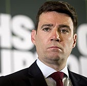 El alcalde del Gran Manchester, Andy Burnham, en una comparecencia.