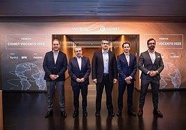Mario Molina, Director Regional para Iberia de SoftwareOne; Juan Carlos Fouz, Managing Partner de CIONET Iberoamericana; José Manuel Gascón, Director General de Tecnología y Transformación de Vocento; David Liras, Chief Digital & Information Officer de Moeve y César Romera, Vicepresidente Marketing & Desarrollo de Negocio de Kyndryl, Spain & Portugal