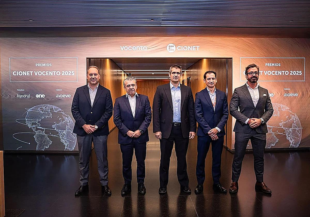 Los galardonados en los Premios Vocento-CIONET 2024