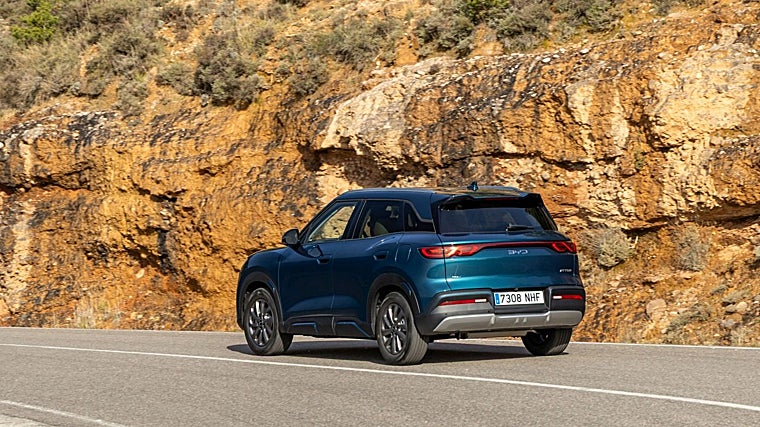 El híbrido enchufable, de original tecnología, promete mil kilómetros sin repostar