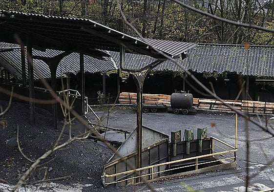 Barrera de acceso a la mina de Vega de Rengos, en Cangas del Narcea.