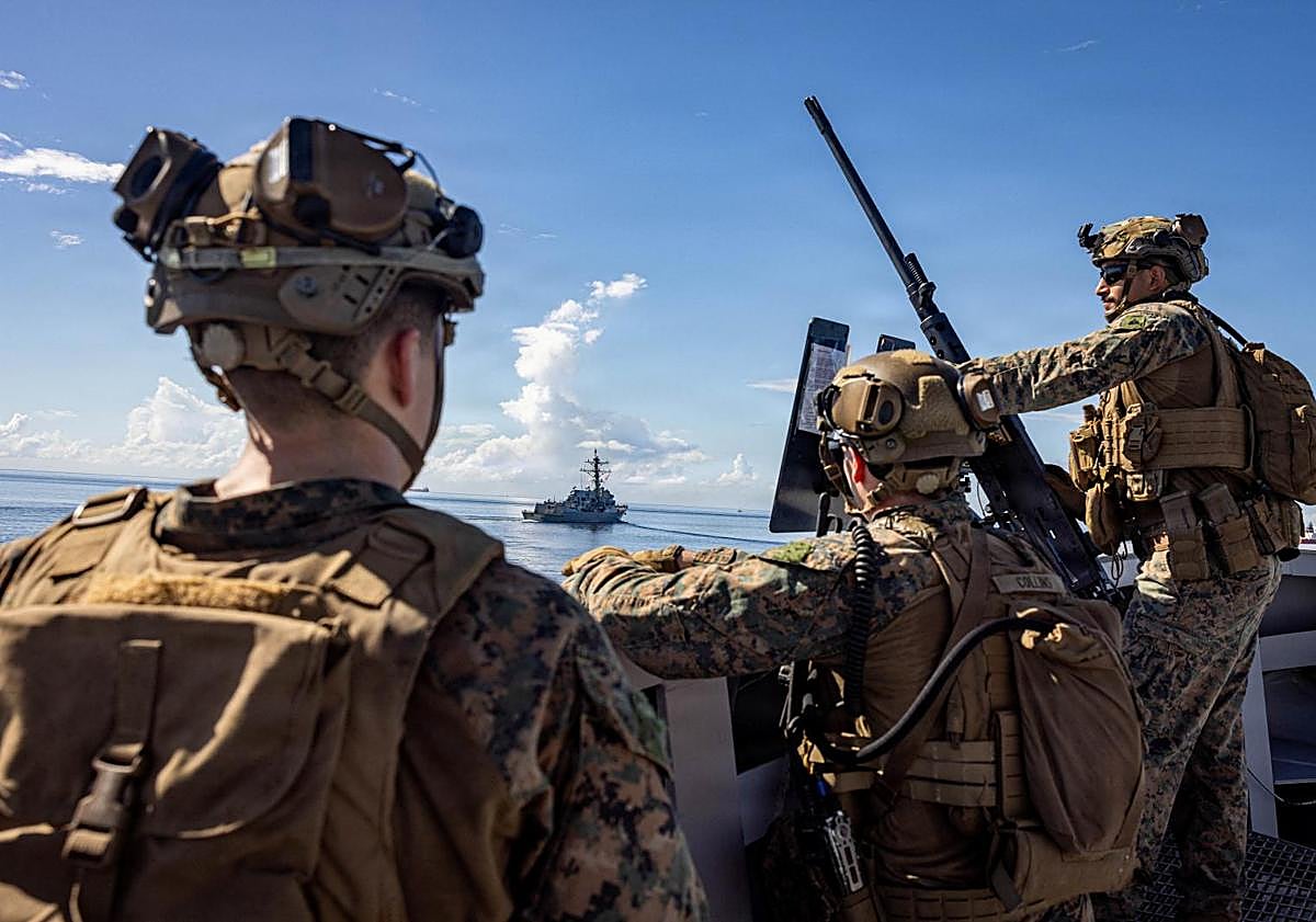 Imagen principal - Operaciones militares en el Caribe tras declarar Trump la guerra contra el narcotráfico en Venezuela. 