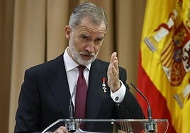 El rey Felipe VI pronuncia un discurso durante el coloquio '50 años después: la Corona en el tránsito a la democracia'.