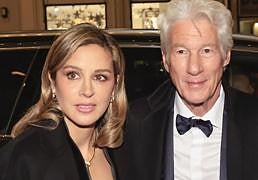 Las navidades españolas de los Gere: árbol en Murcia, churros en Madrid y Nochevieja en Cuenca