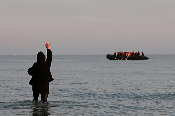 Llega casi medio millar de migrantes a Canarias en 24 horas