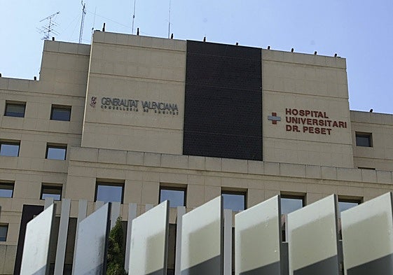 Fachada principal del Hospital Doctor Peset de Valencia.