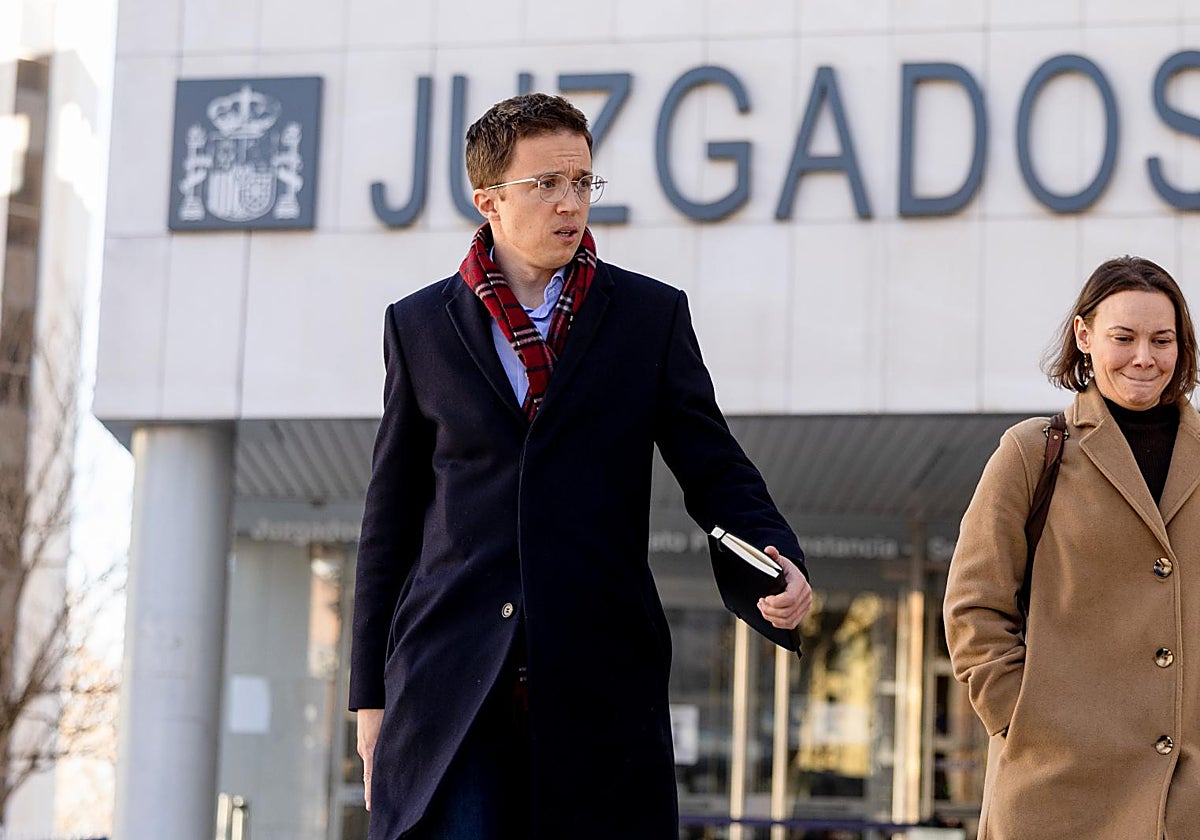 Íñigo Errejón, exportavoz de Sumar, a su salida del juzgado tras declarar como investigado.
