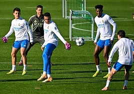 Los jugadores del Real Madrid, preparando este martes el duelo con el Olympiacos.