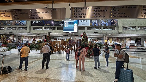 Maduro exige a las aerolíneas que retomen los vuelos o les retirará los derechos de tráfico