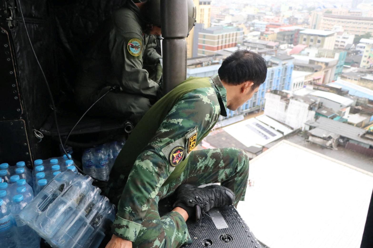 El sur de Tailandia lucha contra unas inundaciones históricas