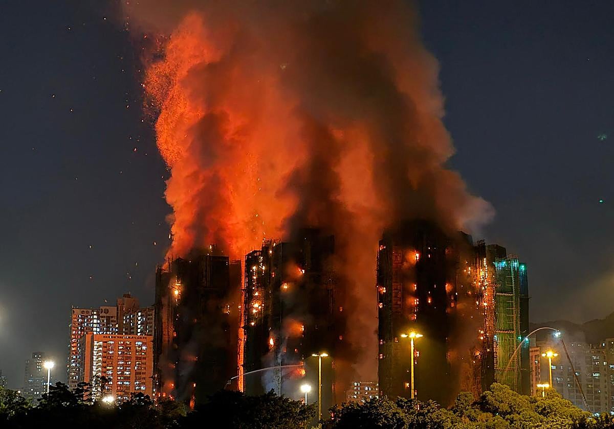 Al menos 65 muertos y casi 300 desaparecidos en un devastador incendio en Hong Kong