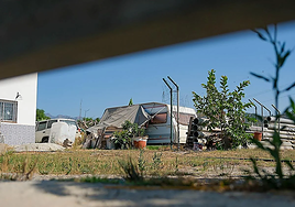 Caravana en la que fue hallado el cadáver.