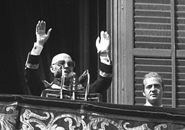 Francisco Franco, junto a un entonces joven Juan Carlos antes de ser coronado rey tras la muerte del dictador.