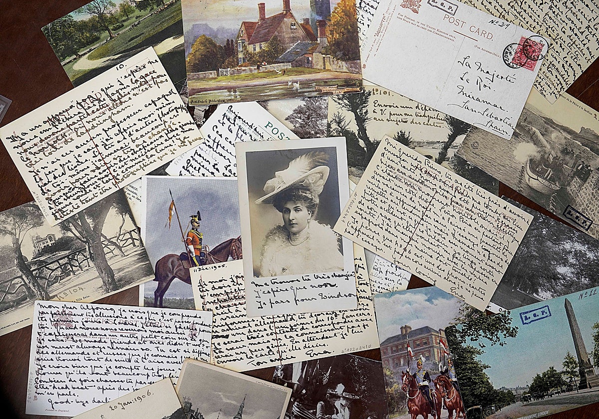Muestrario de postales manuscritas que Ena envió a Alfonso XIII.