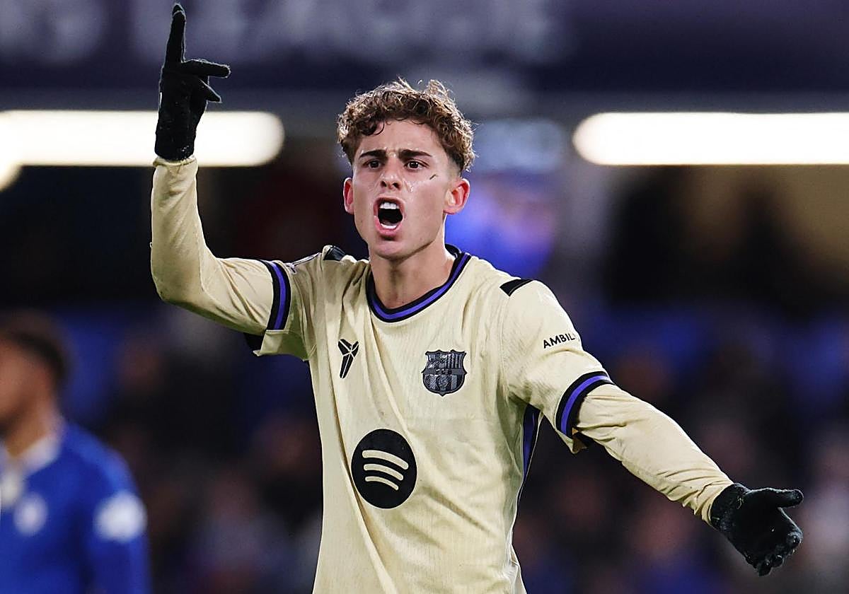 Fermín protesta un lance durante el Chelsea-Barcelona disputado el martes.