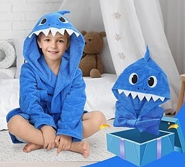 Los mejores albornoces para niños para estar cómodos y divertirse en casa