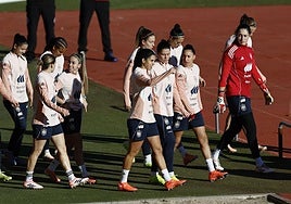 Las jugadoras españolas, durante su entrenamiento en Las Rozas previo al duelo en Alemania.