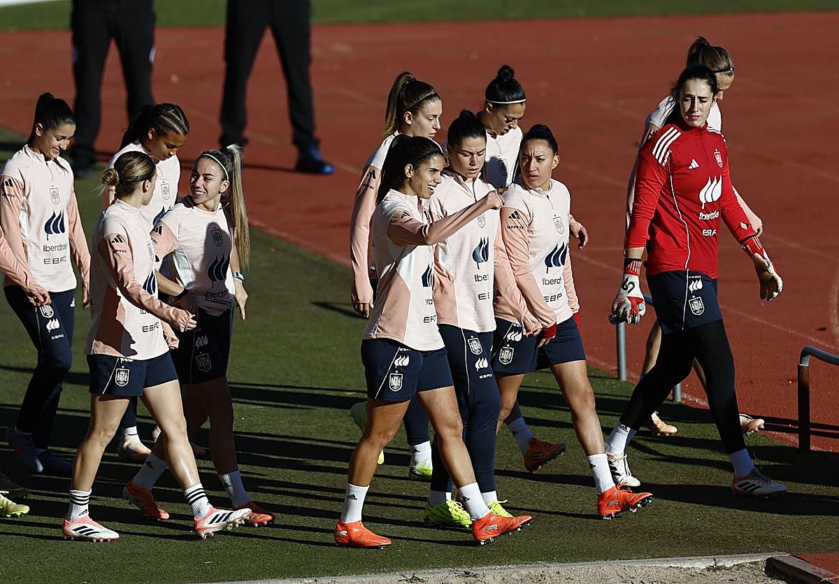 Las jugadoras españolas, durante su entrenamiento en Las Rozas previo al duelo en Alemania.