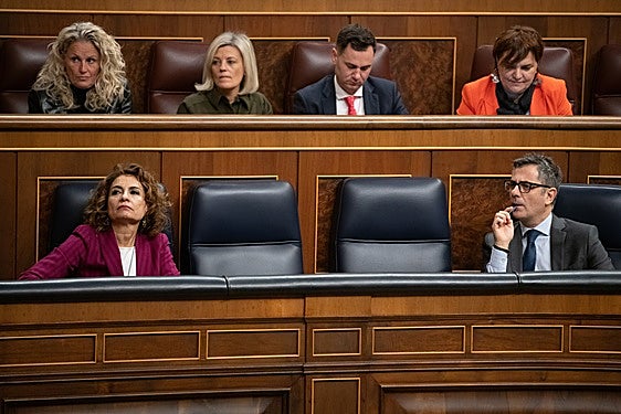 La vicepresidenta primera, María Jesús Montero, y el ministro de Justicia, Félix Bolaños, en el pleno de este jueves en el que se rechazó la senda de estabilidad.