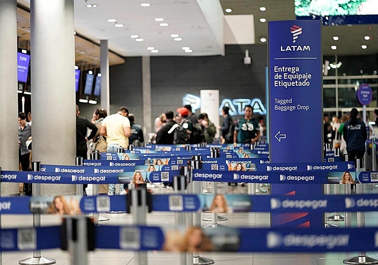 Venezuela denuncia el cierre de su espacio aéreo como un «acto hostil» de Estados Unidos