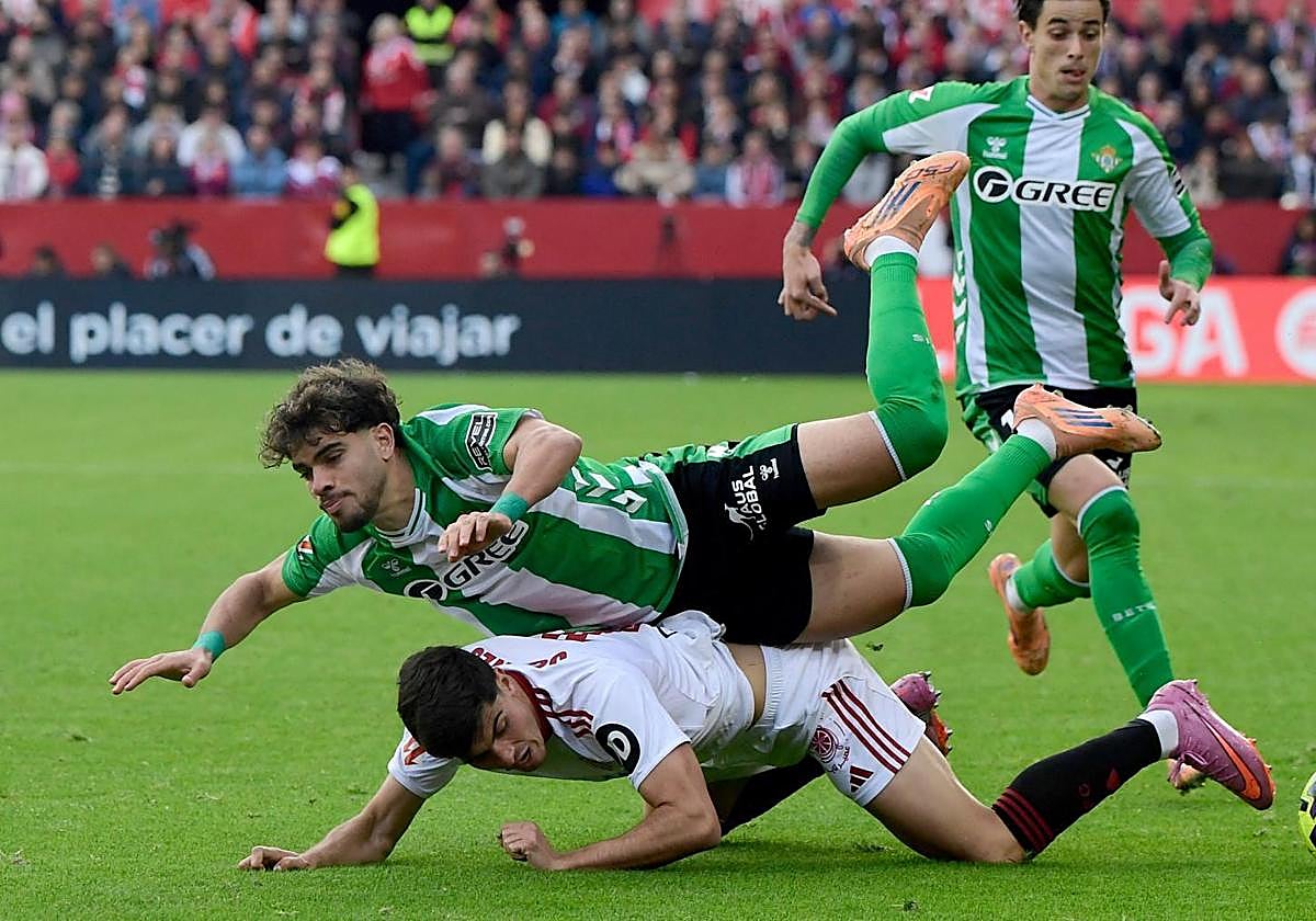 Sevilla vs Betis Match Halted Due to Crowd Disturbances