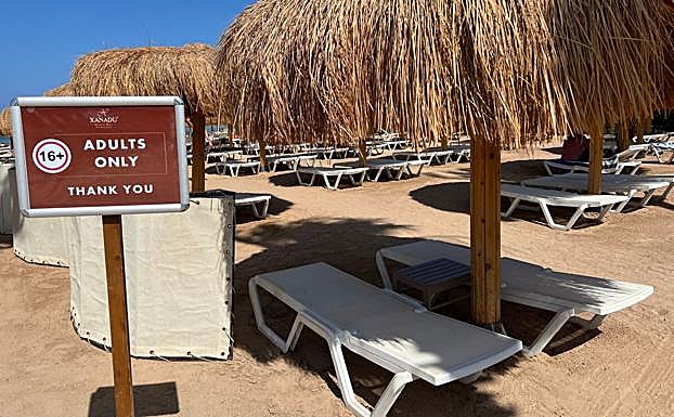 Piscina reservada sólo a adultos en un hotel de Egipto.