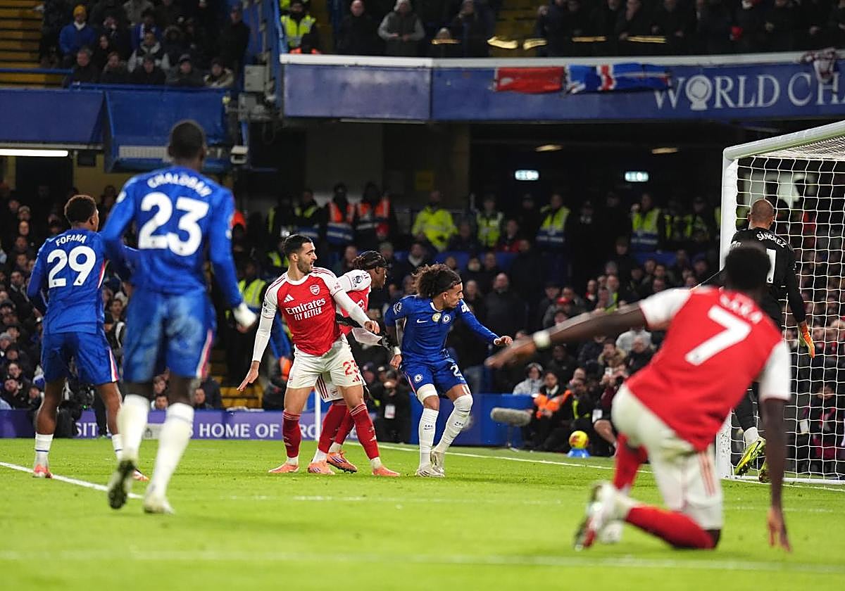 An action during the Chelsea-Arsenal match.