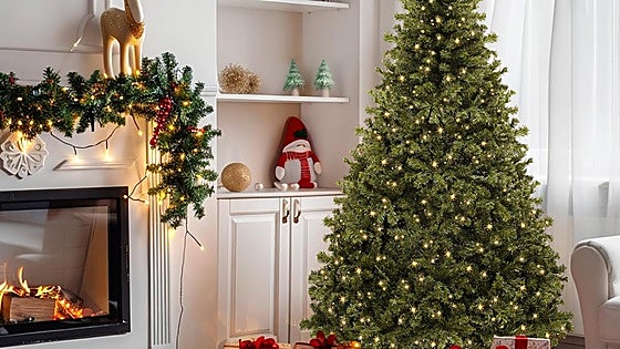 Árboles de Navidad con luces incorporadas que te ahorrarán mucho tiempo en el montaje