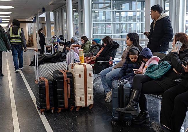 Pasajeros afectados por el temporal en Chicago.