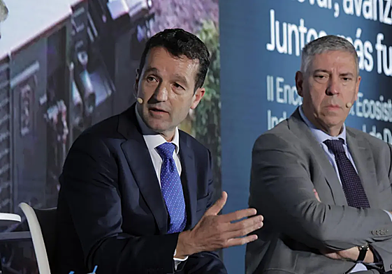 Ángel Escribano, presidente de Indra, y José Vicente de los Mozos, CEO.