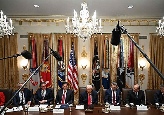 Trump durante la reunión de su gabinete.