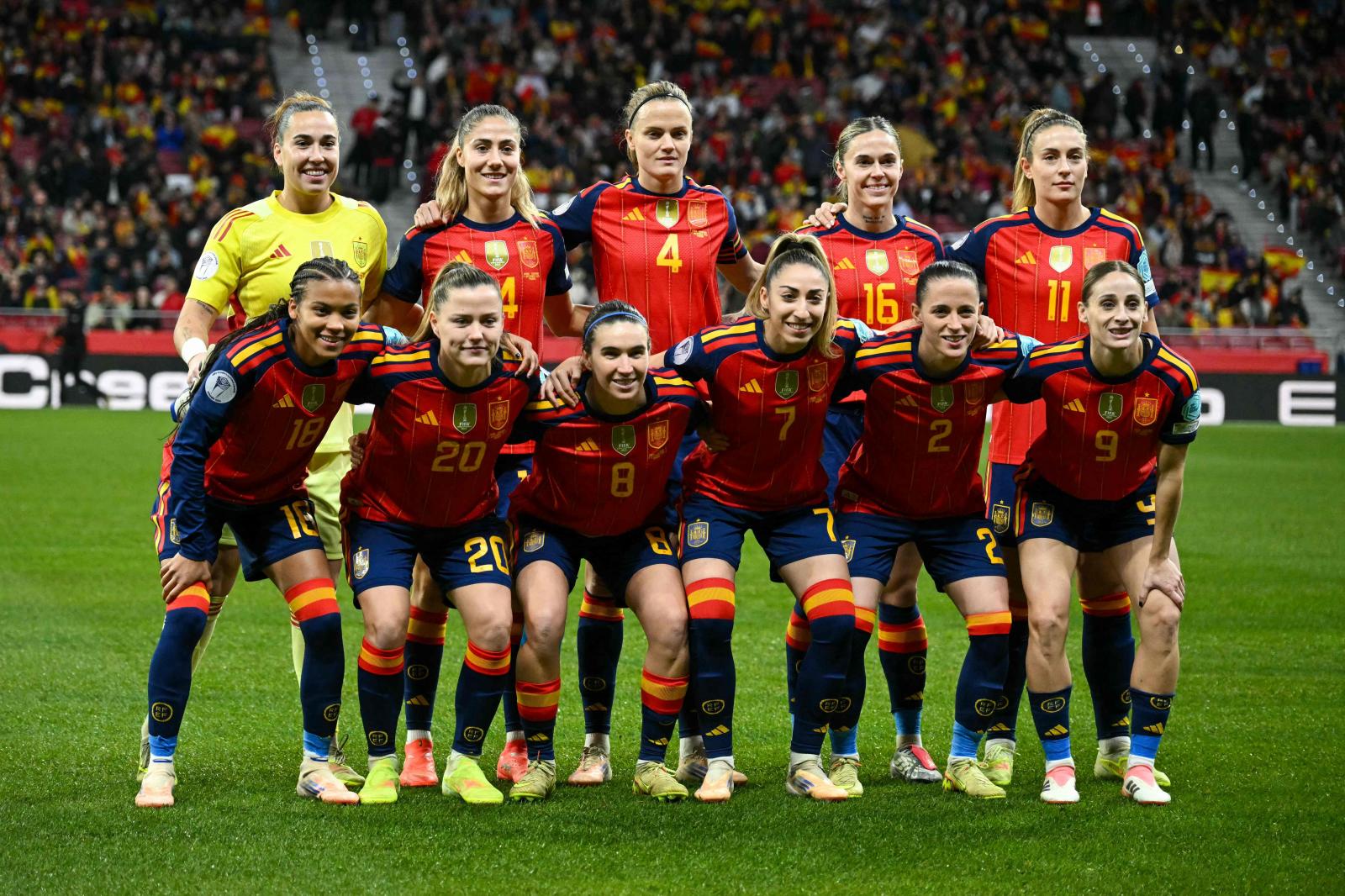 Las once futbolistas españolas han posado antes de un partido histórico.