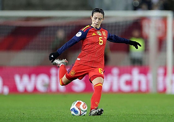 Aitana Bonmatí, en un partido con la selección española.