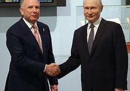 Steve Witkoff y Vladímir Putin, en San Petersburgo durante la pasasa primavera.