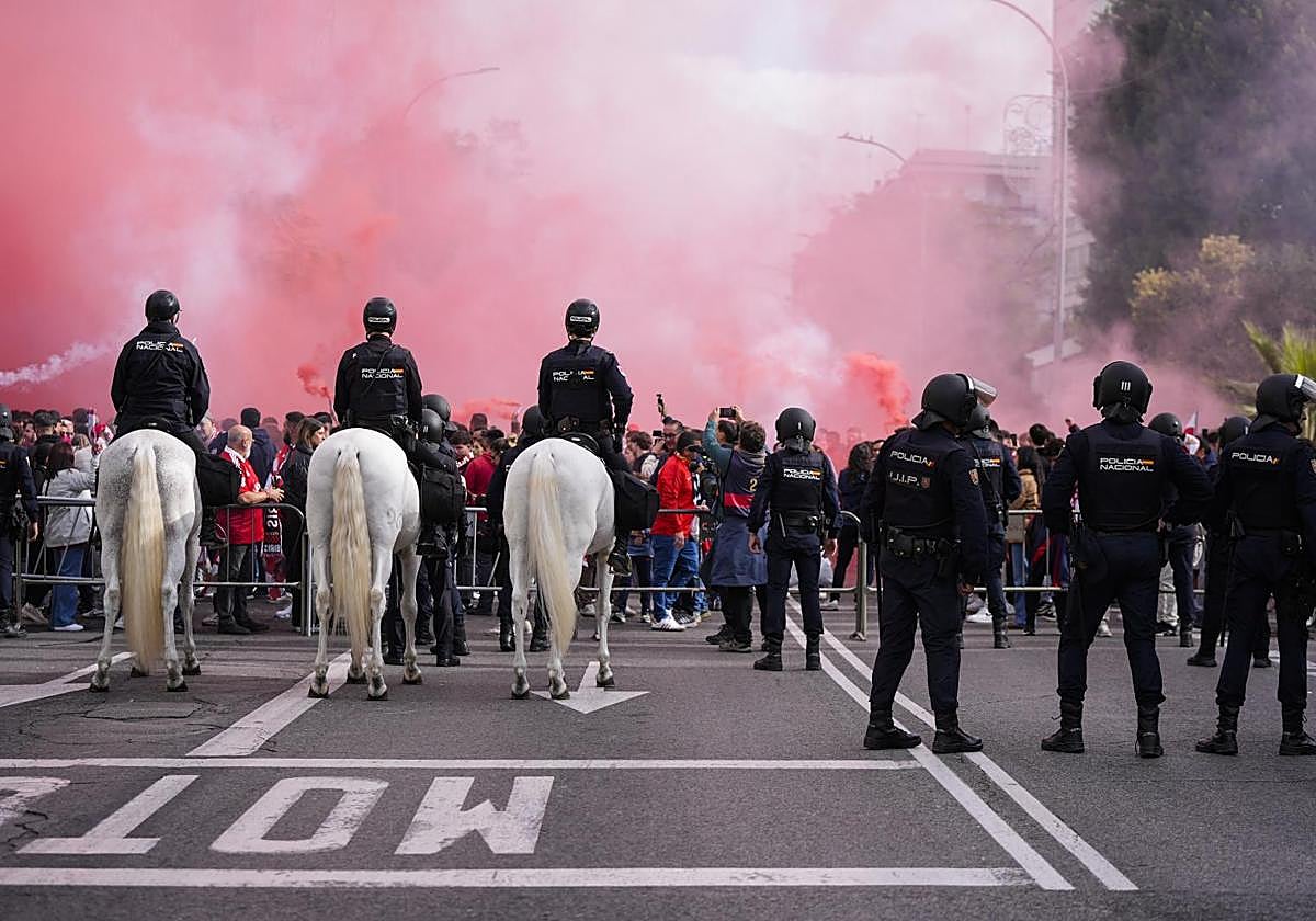 Dispositivo de seguridad en el reciente derbi sevillano disputado en el Sánchez Pizjuán
