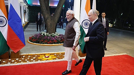 Putin viaja a India para vender petróleo y armas a un aliado clave