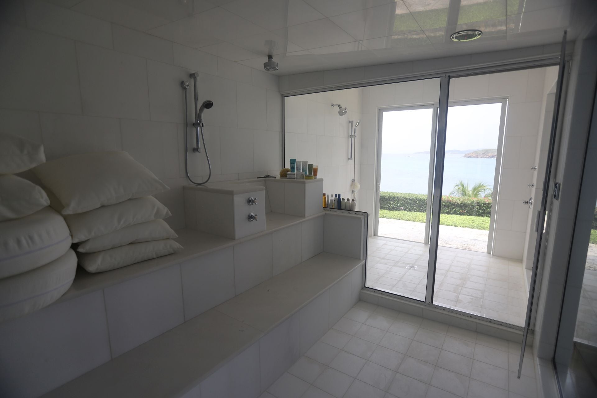 Las imágenes inéditas de la «isla de los pedófilos» de Epstein