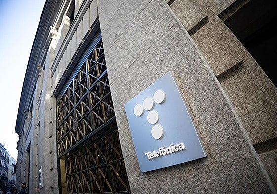 Fachada del edificio de Telefónica en la Gran Vía de Madrid.
